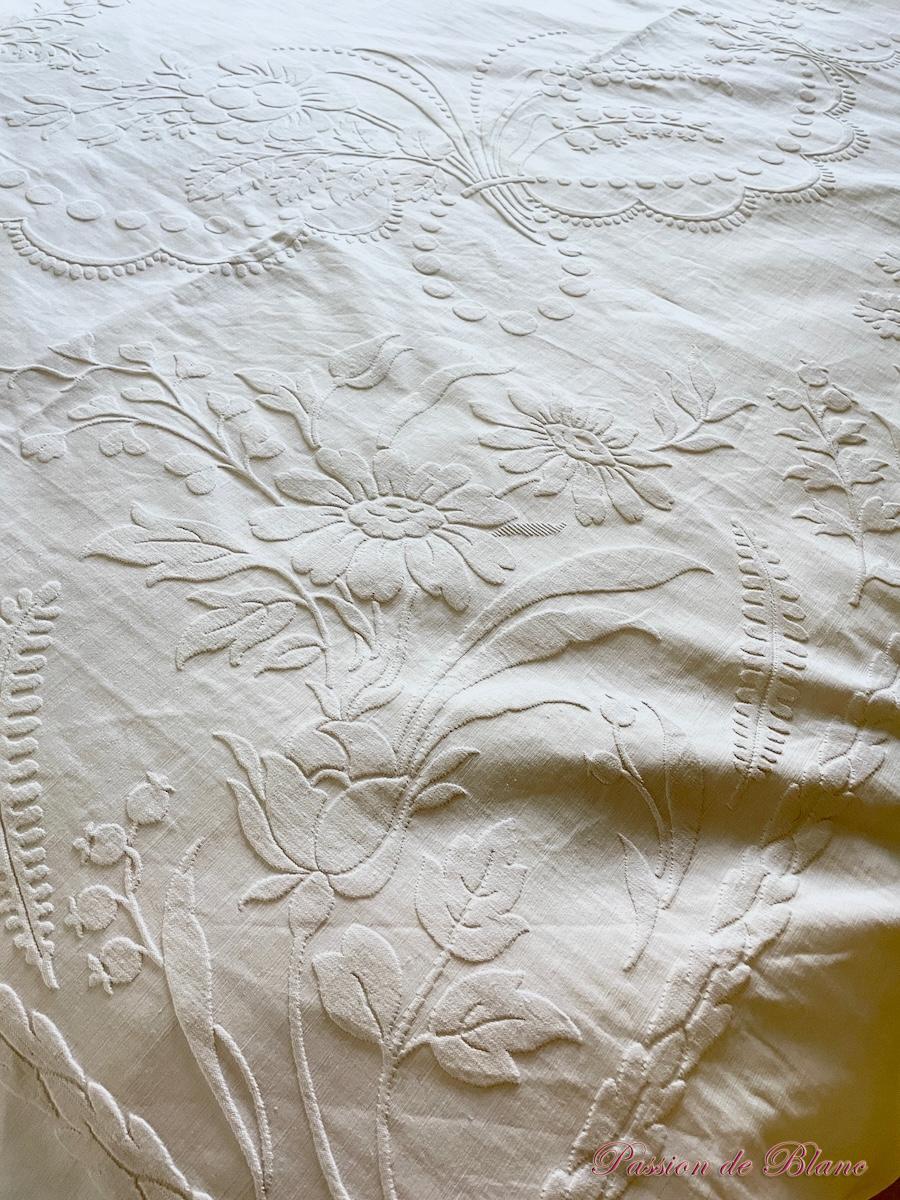 Couverture de mariage festonnée en piqué de coton avec 2 monogrammes RD – Image 2