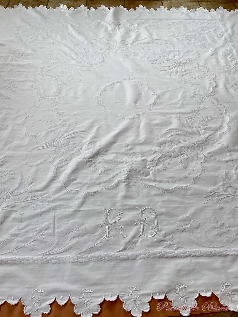 Couverture de mariage festonnée en piqué de coton avec 2 monogrammes RD – Image 13