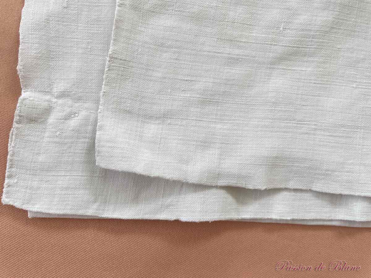 Drap en lin avec découverte et retours brodés de guirlande fleurie, monos MG – Image 7