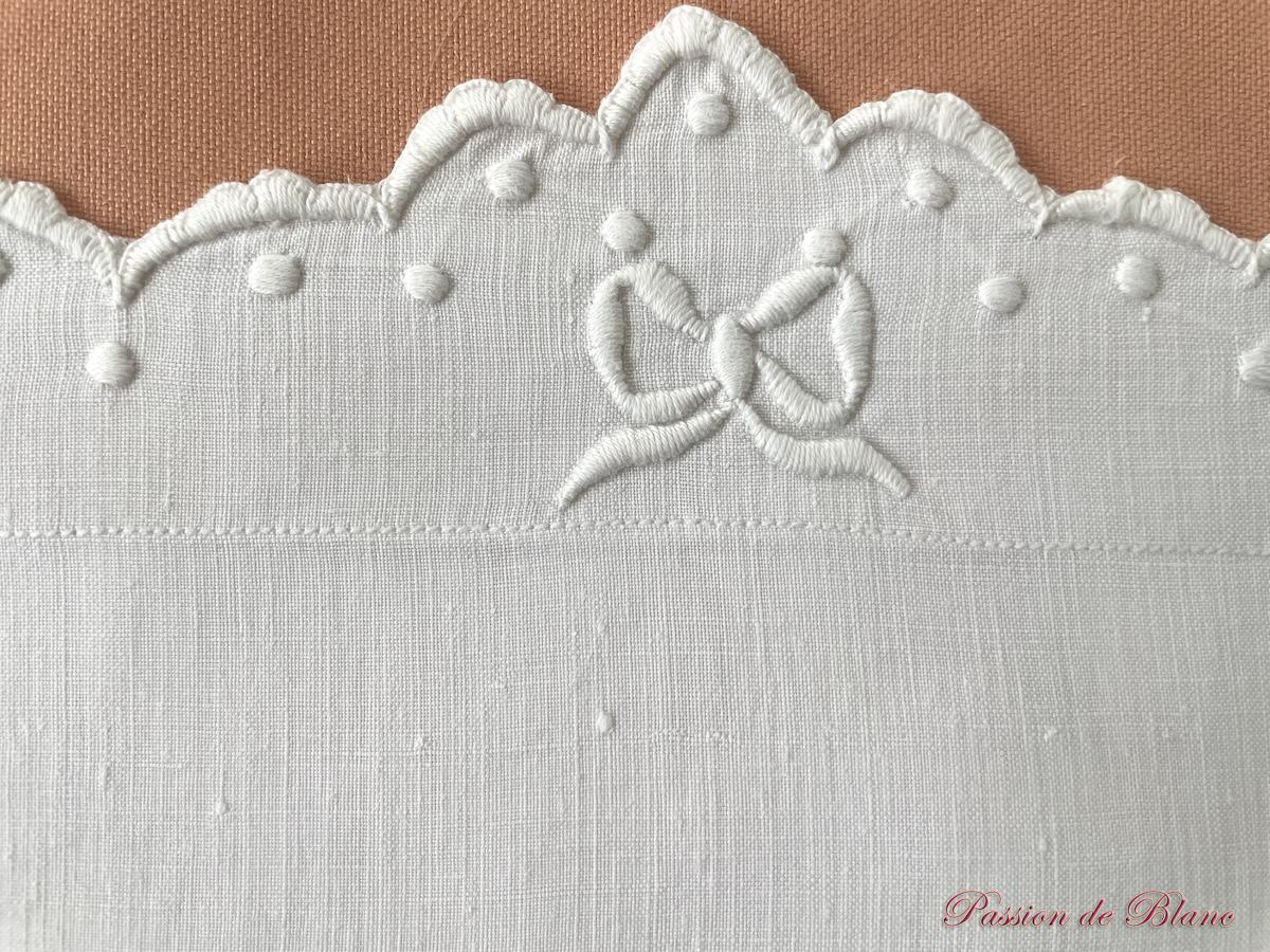Paire taies festonnées : broderie avec nœuds, monogramme SH sur toile de lin fin – Image 8