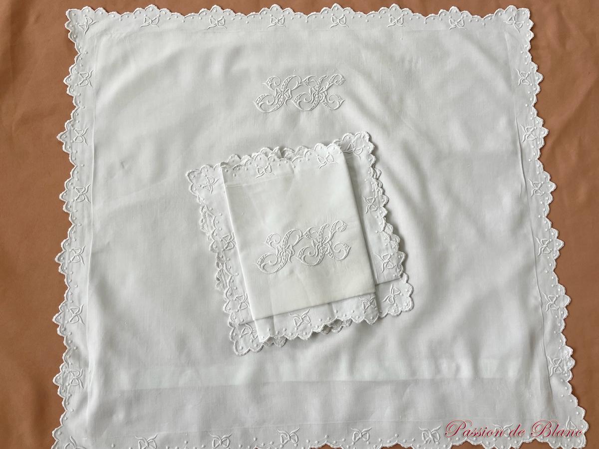 Paire taies festonnées : broderie avec nœuds, monogramme SH sur toile de lin fin – Image 2