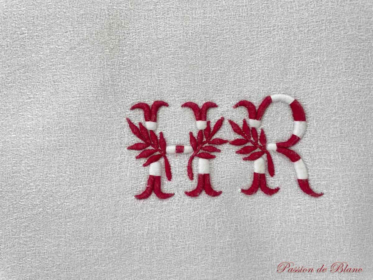 Service de table Napoléon III en granité de lin avec liteaux rouge: animaux et feuillage – Image 7