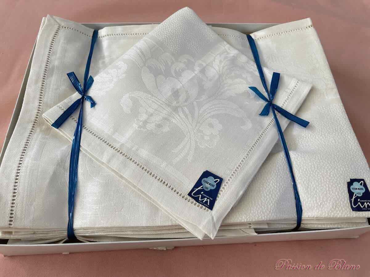 Service table fleur bleue