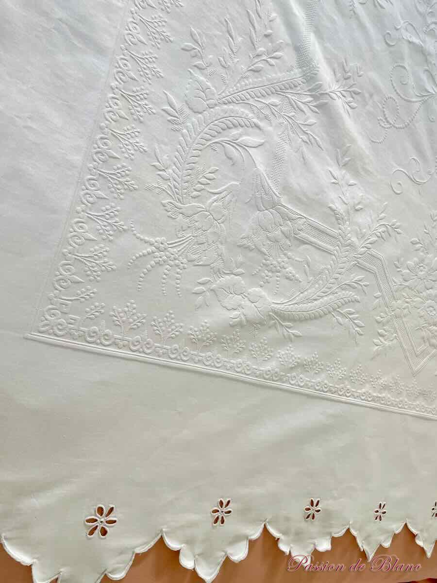 Couverture de mariage festonnée en piqué de coton avec monogramme central MB – Image 8