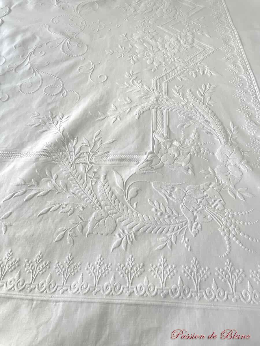 Couverture de mariage festonnée en piqué de coton avec monogramme central MB – Image 7