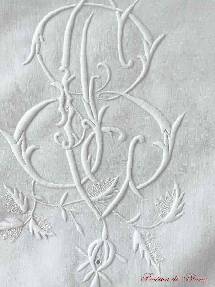 Drap avec broderie à l'aiguille