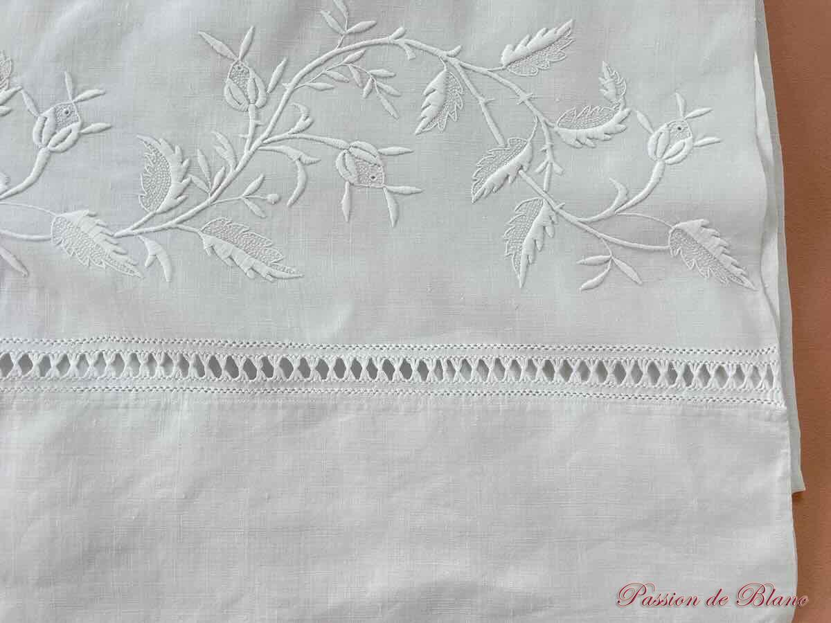 Grand drap de lin fin avec somptueuses broderies, monogramme CB – Image 8
