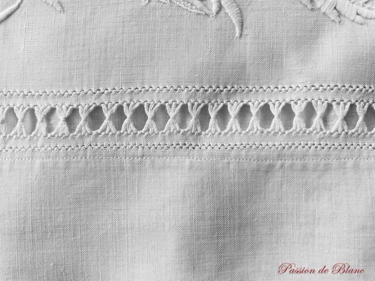 Grand drap de lin fin avec somptueuses broderies, monogramme CB – Image 7