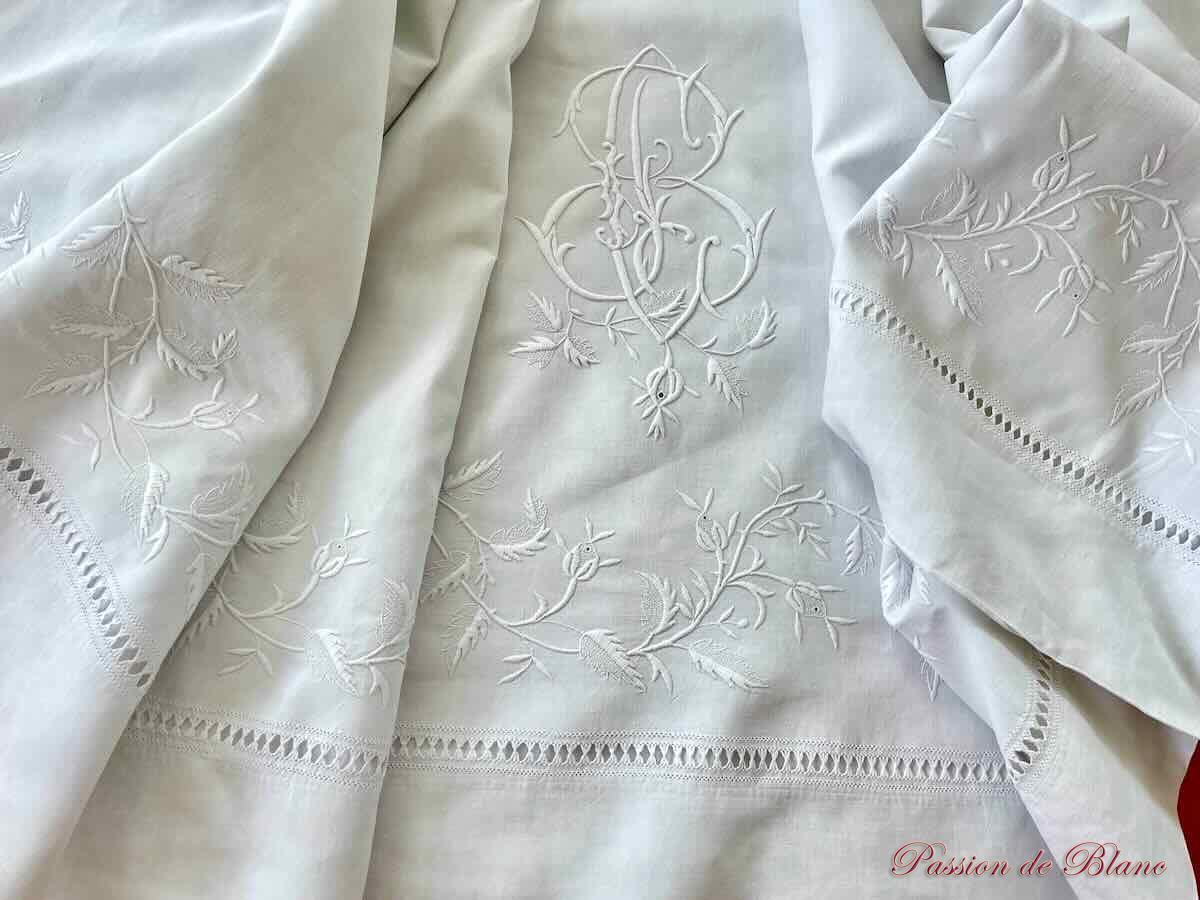 Grand drap de lin fin avec somptueuses broderies, monogramme CB – Image 6
