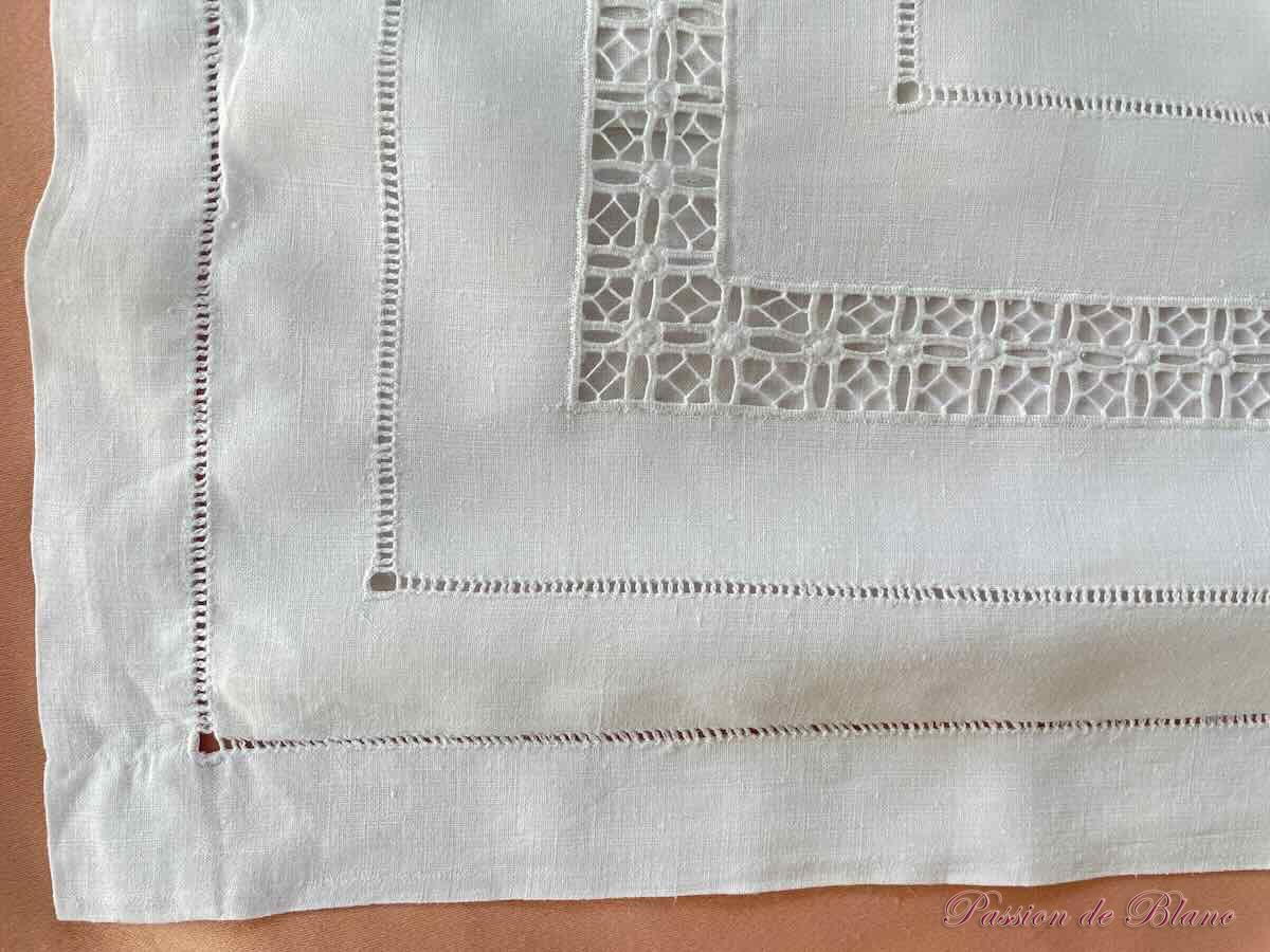 Paire de taies "MB" avec jours complexes sur toile en lin fin – Image 6