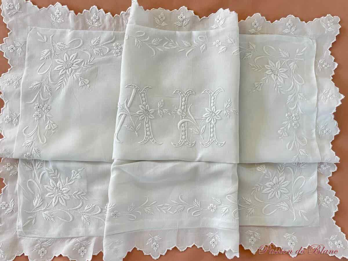 Taie en fil broderie AH