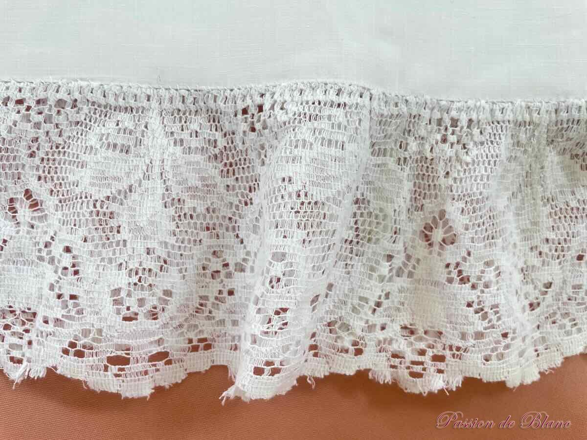 Taie de traversin avec initiales : A et S sur fine percale, broderie main – Image 3