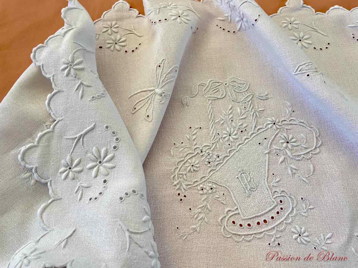 Chemin table panier papillons