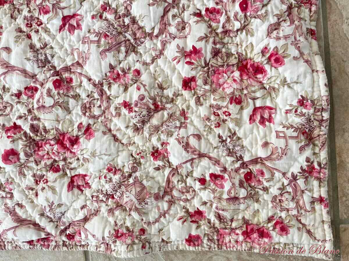 Grande couverture Piquée XIXe siècle: deux faces aux motifs fleuris différents – Image 9