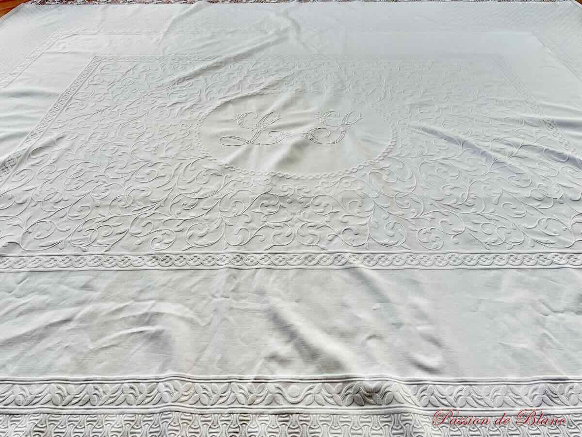 Grande couverture en piqué plat avec relief et monogramme LS, point d'Irlande – Image 8