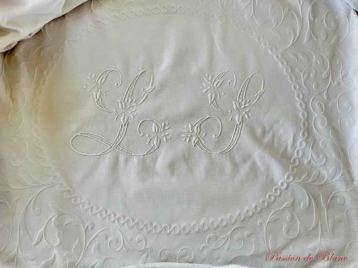 Grande couverture en piqué plat avec relief et monogramme LS, point d'Irlande – Image 6
