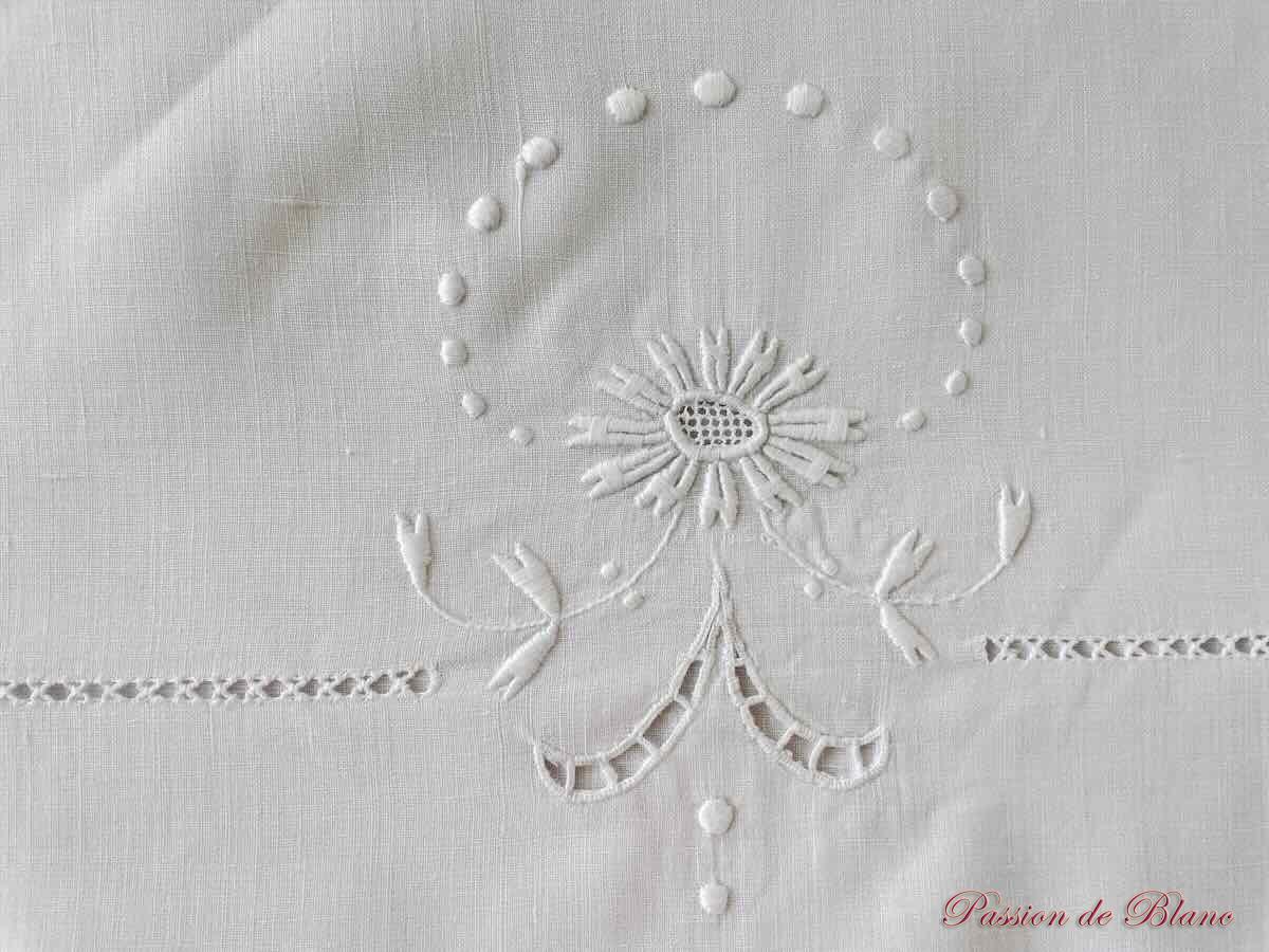 Grand drap avec retours brodés et monogramme YD sur toile de lin très fin – Image 8