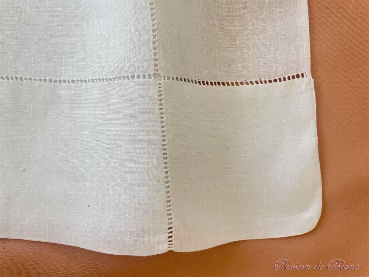 Grand drap avec retours brodés et monogramme YD sur toile de lin très fin – Image 7