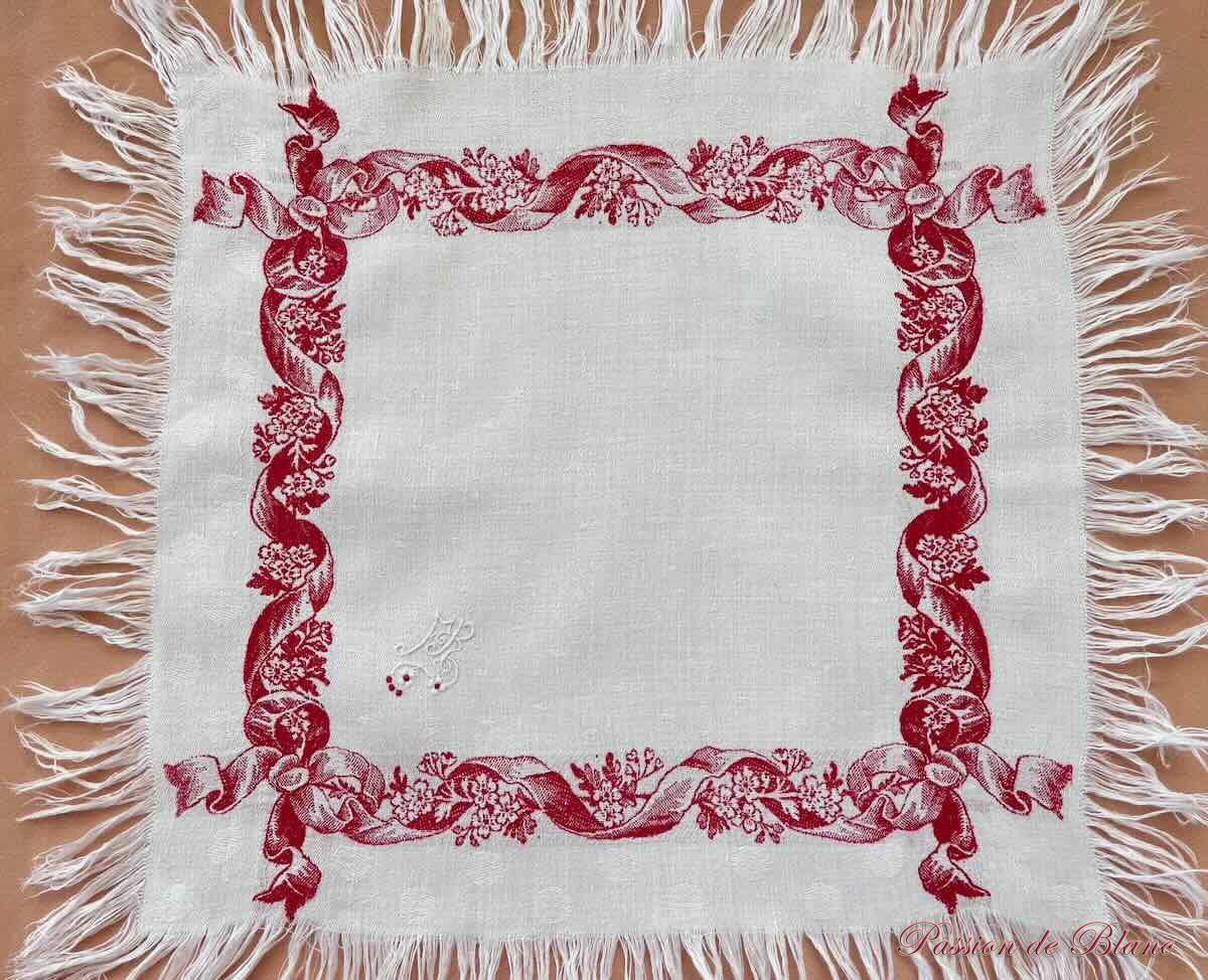 Superbe service à thé avec franges en lin fin avec liteaux rouges : rubans et nœuds – Image 9