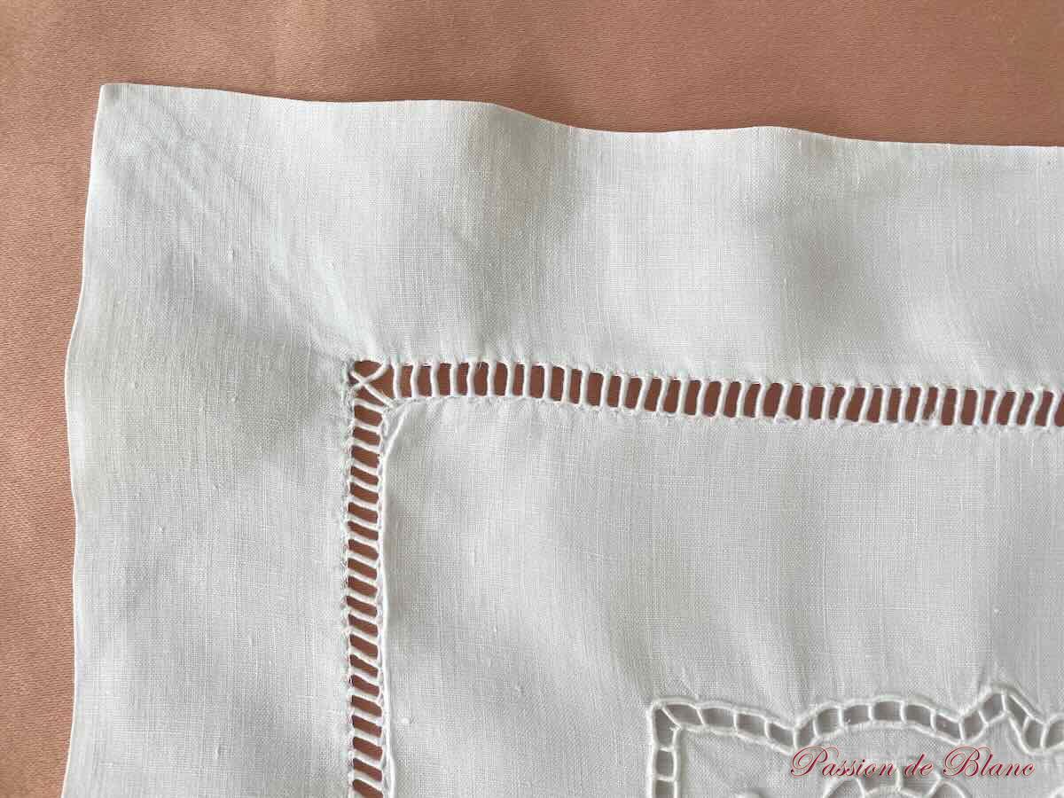 Taie d'oreiller CD avec broderie Richelieu sur toile fil de lin, blanche – Image 8