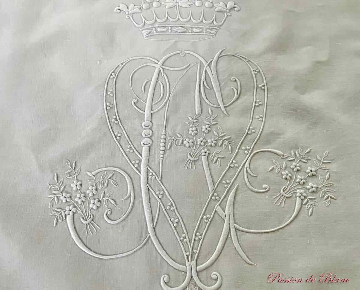 Grand drap brodé couronne de marquis, broderies fleurs, monogramme – Image 3