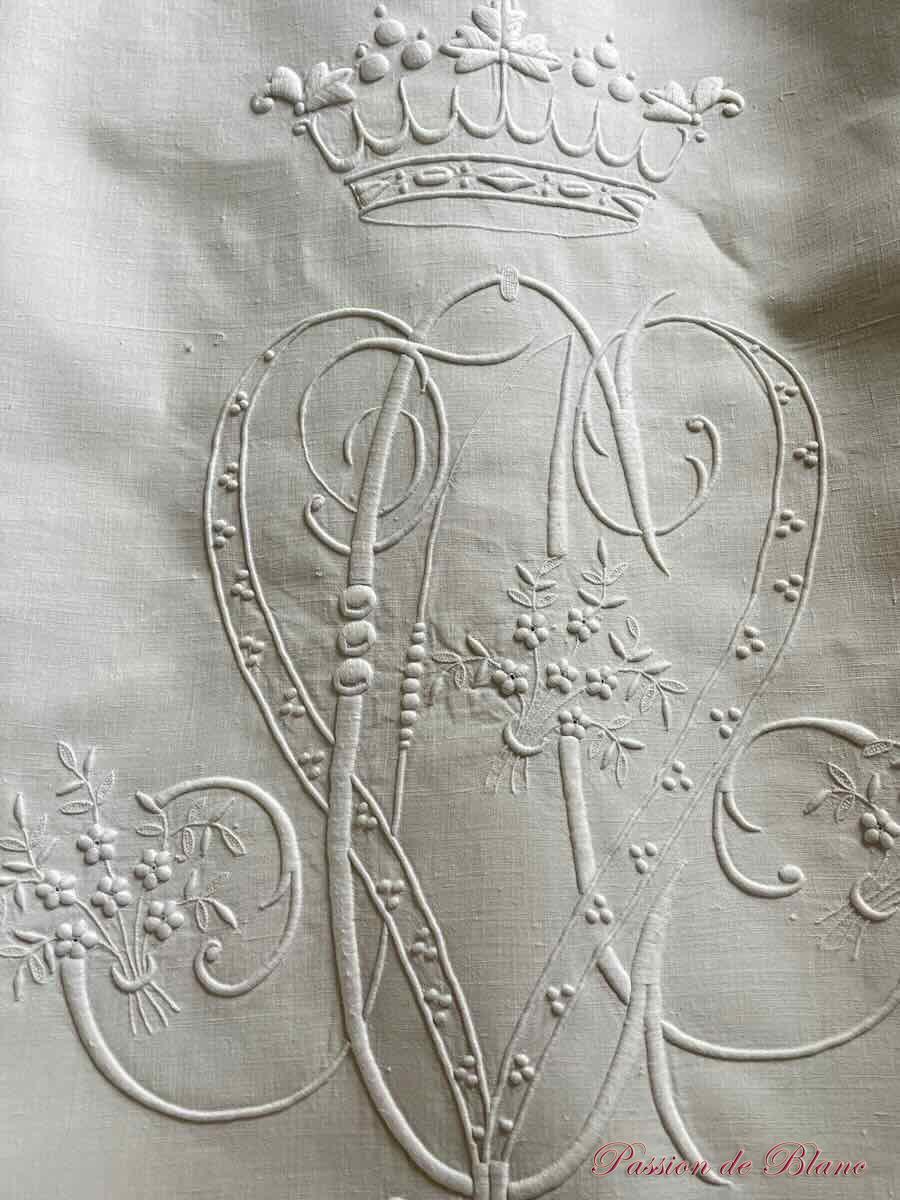Grand drap brodé couronne de marquis, broderies fleurs, monogramme – Image 2
