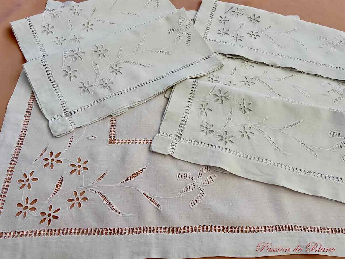 Sets de table brodés iris