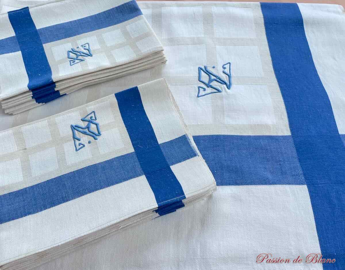 Service de table 12 couverts, damassé de lin avec liteaux bleus, décor damiers deux tons – Image 13