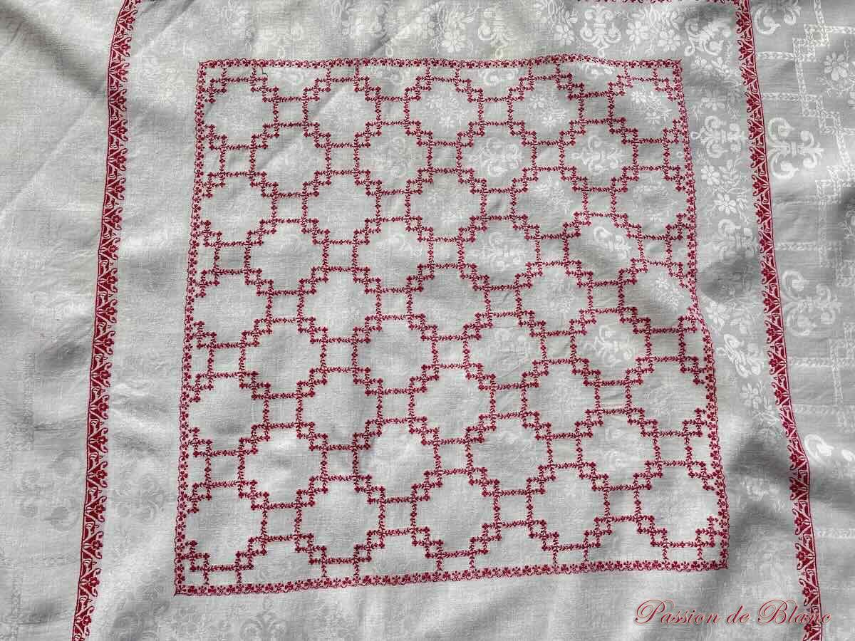 Nappe damassée Napoléon III avec Liteaux Rouge Napoléon III Sur Toile Lin fin – Image 8