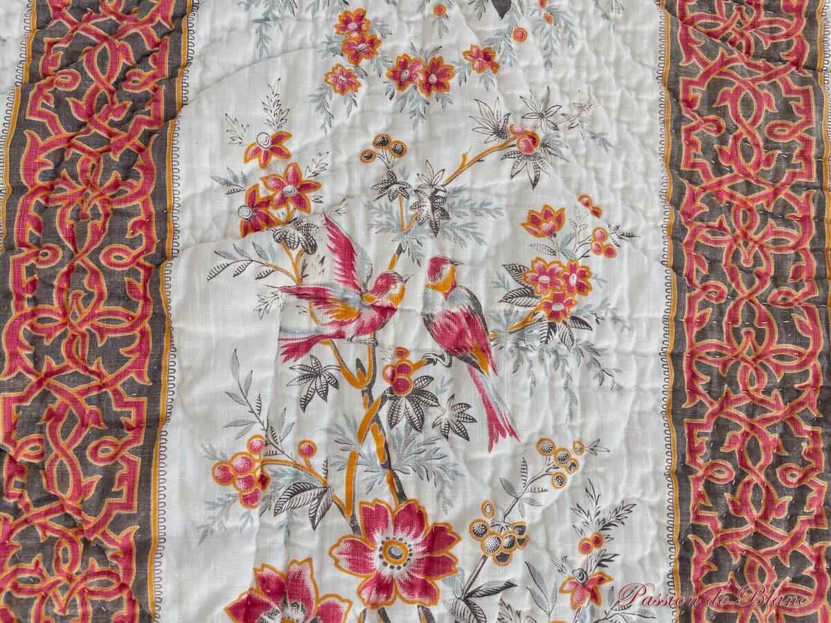 Couverture Piquée boutis XIXe siècle: deux faces aux motifs fleuris différents – Image 9