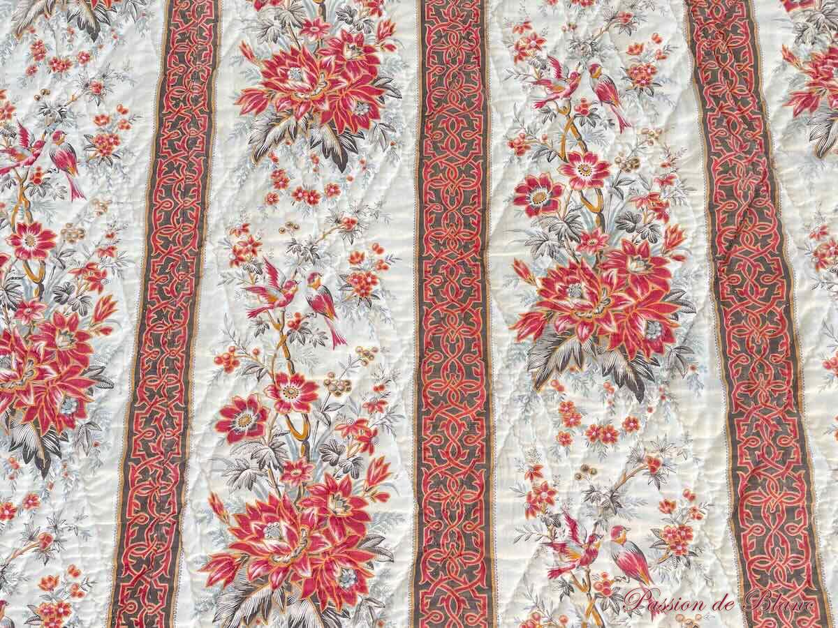 Couverture Piquée boutis XIXe siècle: deux faces aux motifs fleuris différents – Image 4