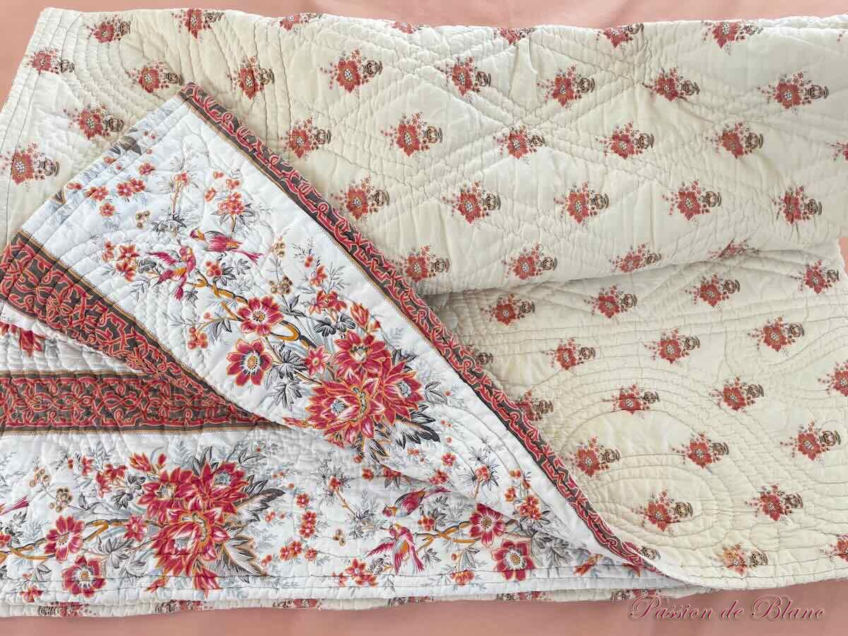 Couverture Piquée boutis XIXe siècle: deux faces aux motifs fleuris différents – Image 2