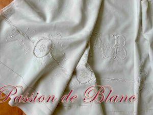 Grand Drap Ancien En Lin Blanc – Broderie Main Monogramme MAL – 230 X 320 Cm