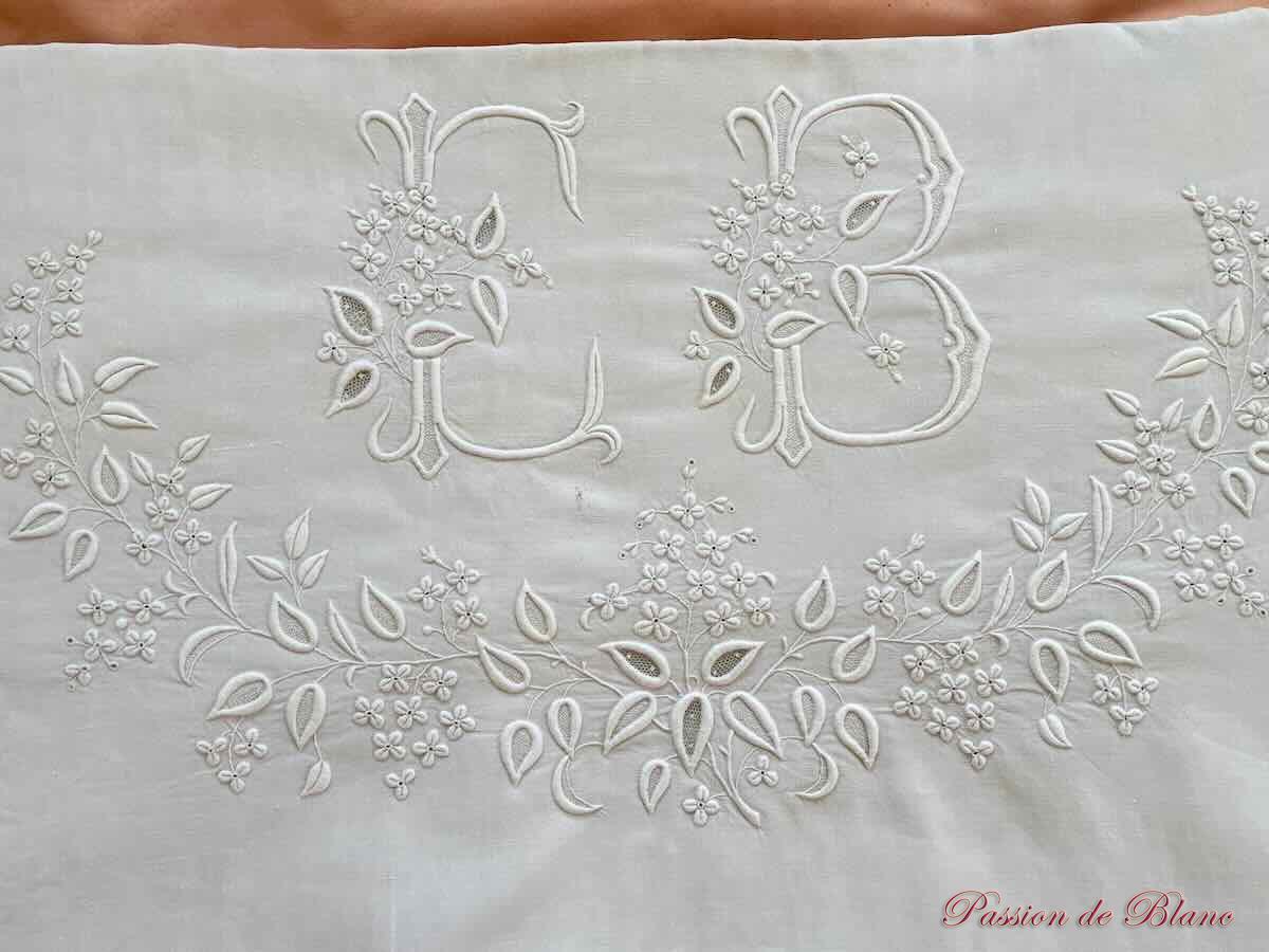 Drap broderie EB superbe