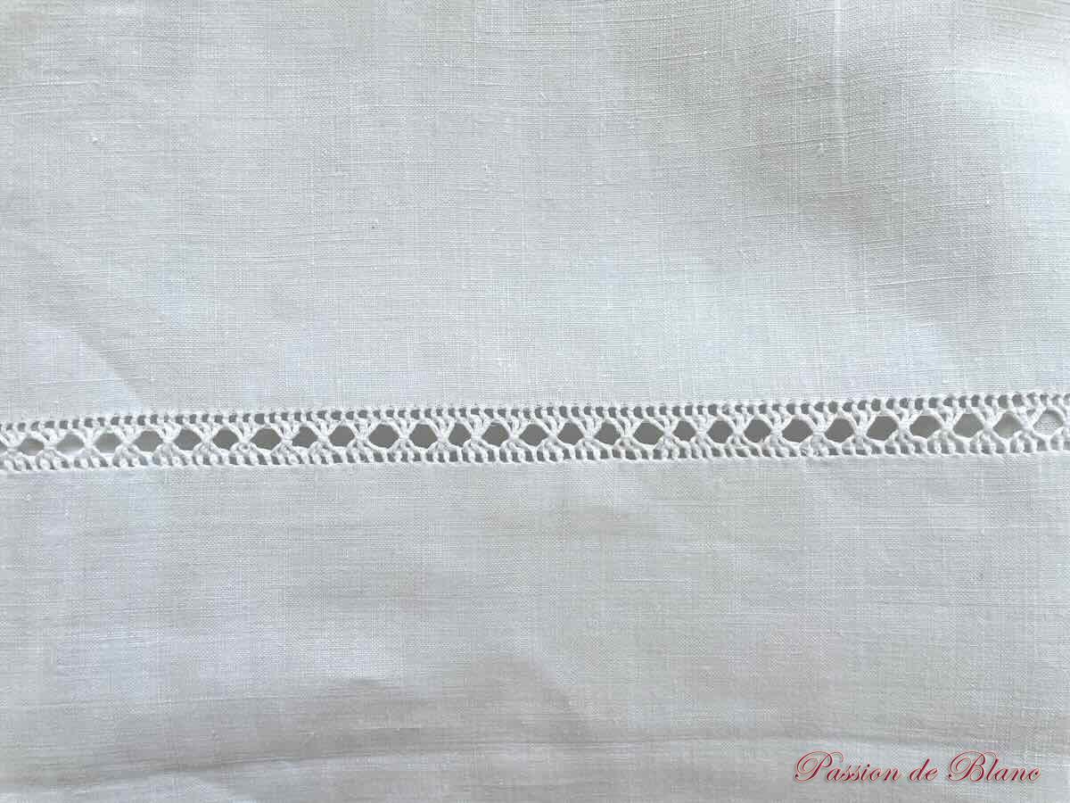 Drap de lin fin blanc avec grande, belle broderie main pour le monogramme EB – Image 6