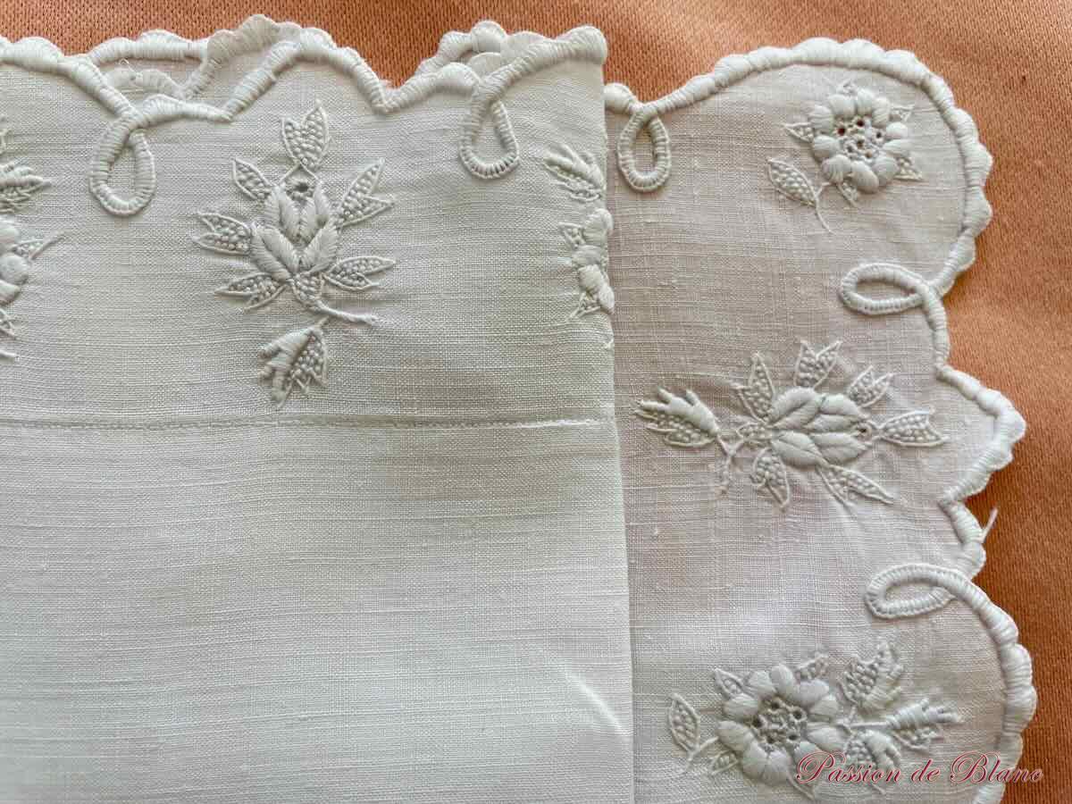 Somptueuse taie FC festonnée en fil de lin et broderies main – Image 2