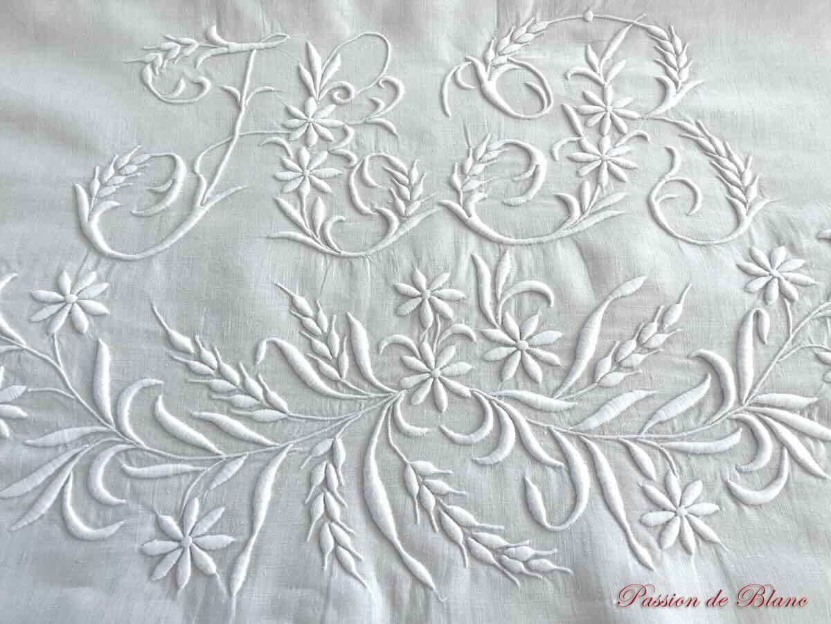 Drap de lin fin avec somptueuse broderie main pour le monogramme HB – Image 7