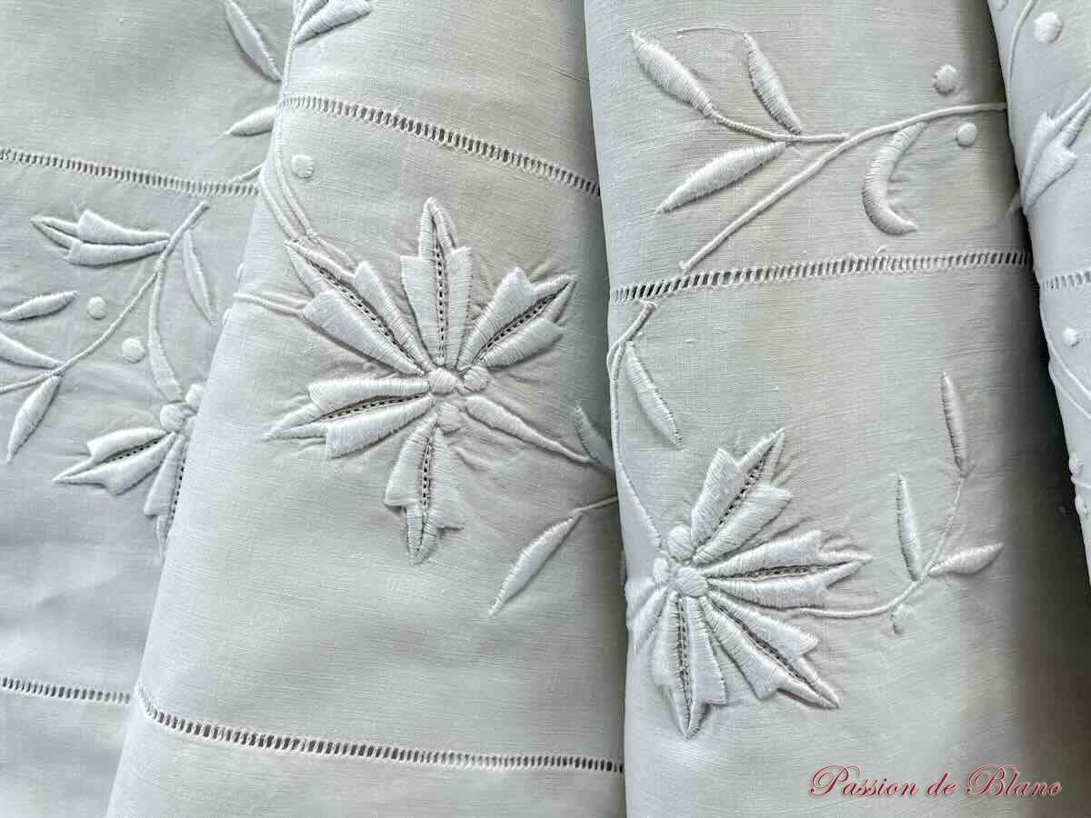 Superbe drap avec monogramme FC entièrement brodé à la main sur lin fin blanc – Image 3