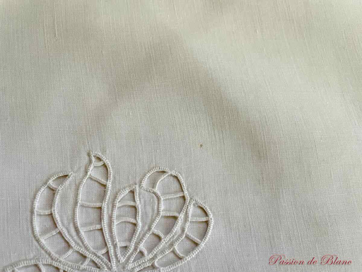 Drap avec broderie Richelieu, dentelle aux fuseaux sur toile de fil de lin blanc – Image 10