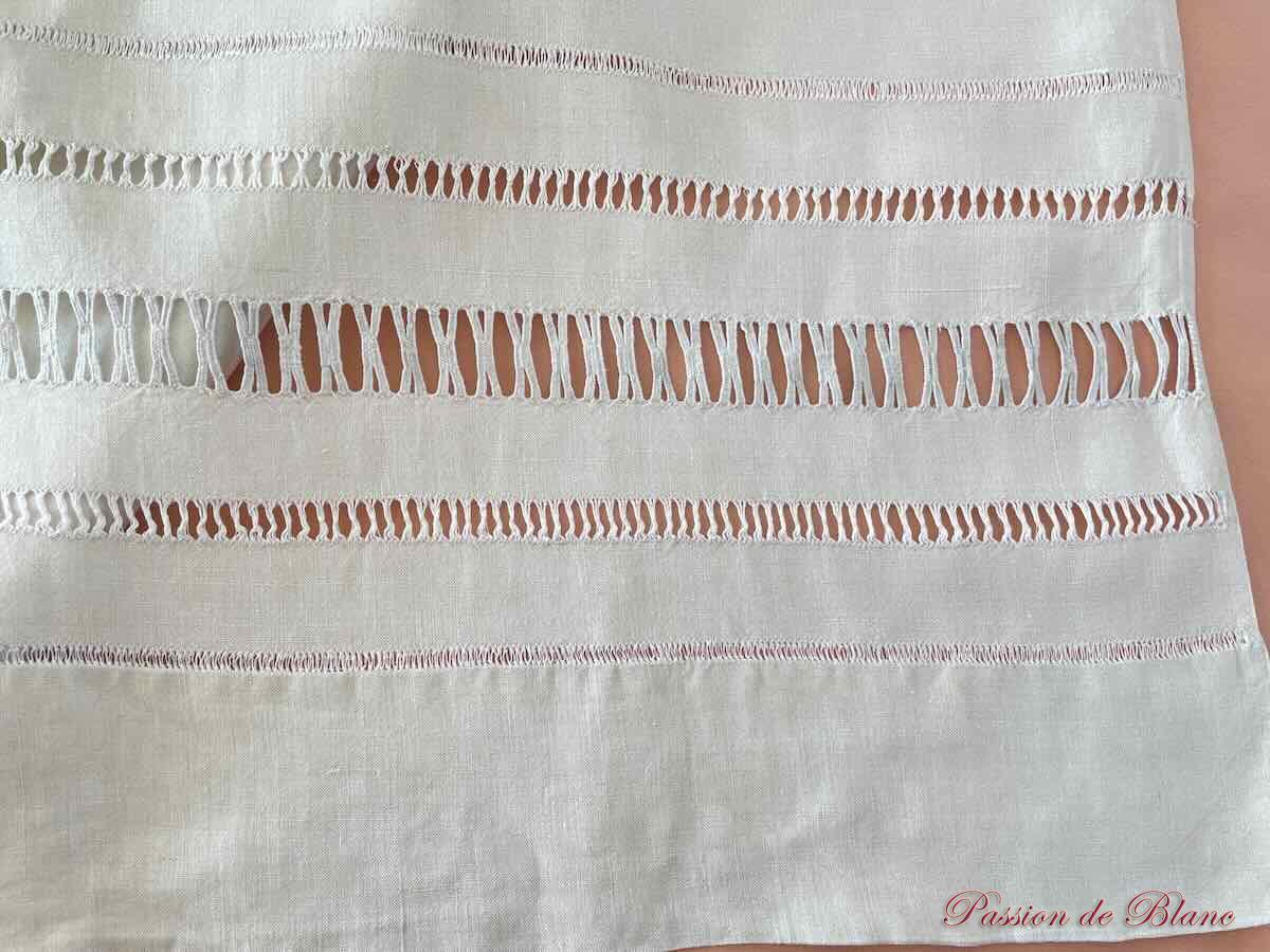 Grand drap lin fin avec belle broderie main pour le monogramme HC – Image 6