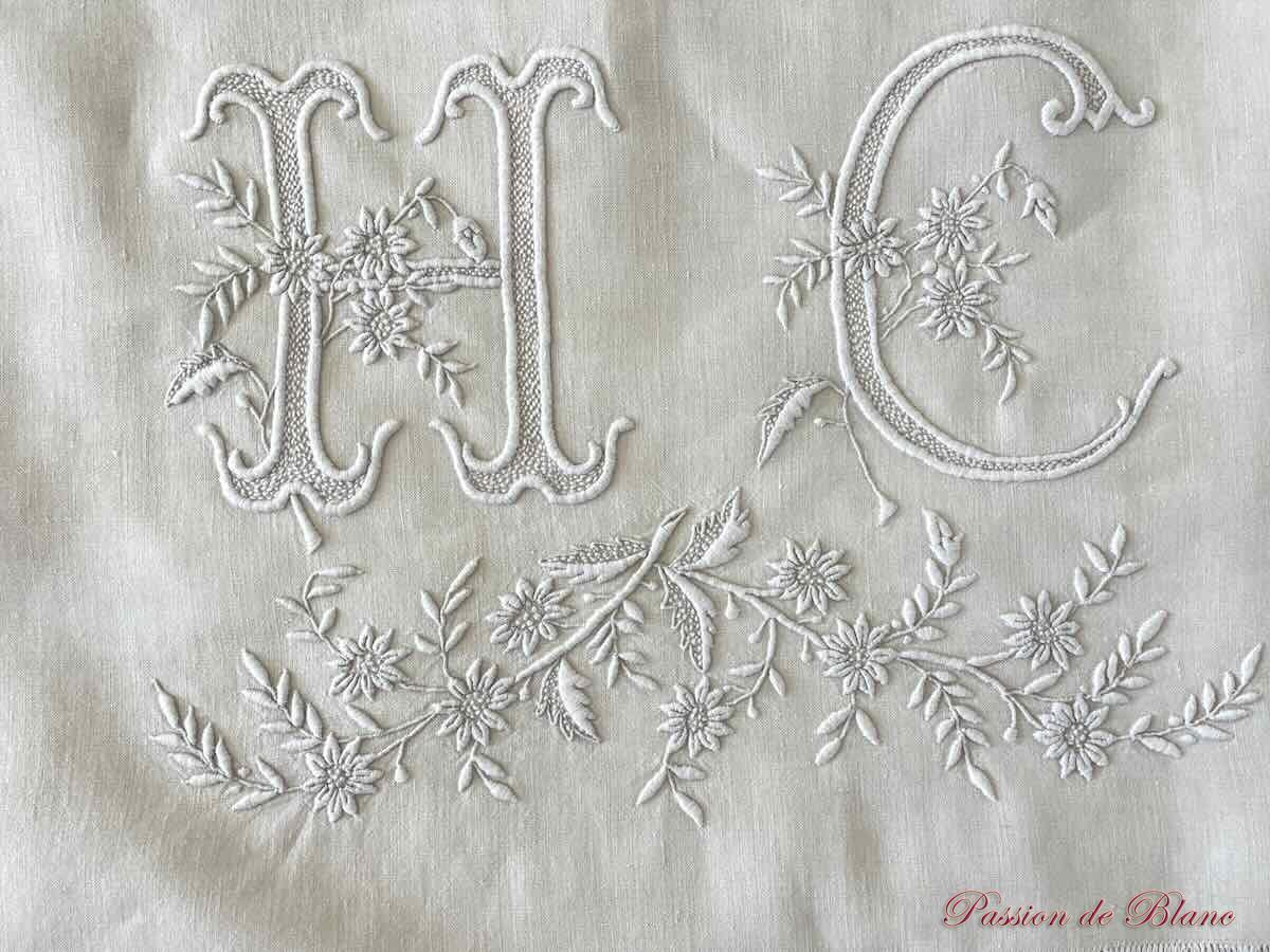 Grand drap lin fin avec belle broderie main pour le monogramme HC – Image 5