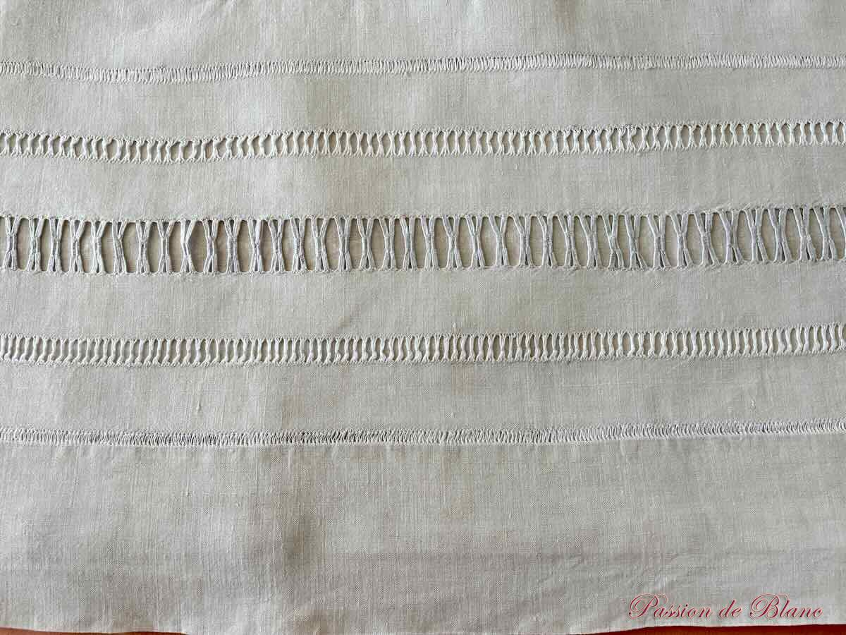 Grand drap lin fin avec belle broderie main pour le monogramme HC – Image 3