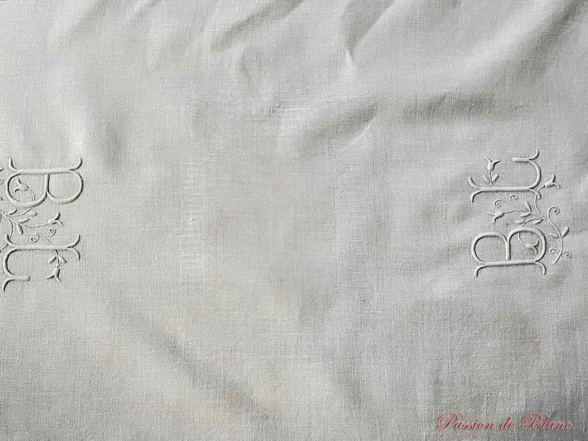 Nappe en damassé de lin fin, motifs tissés et 2 monogrammes BL – Image 3