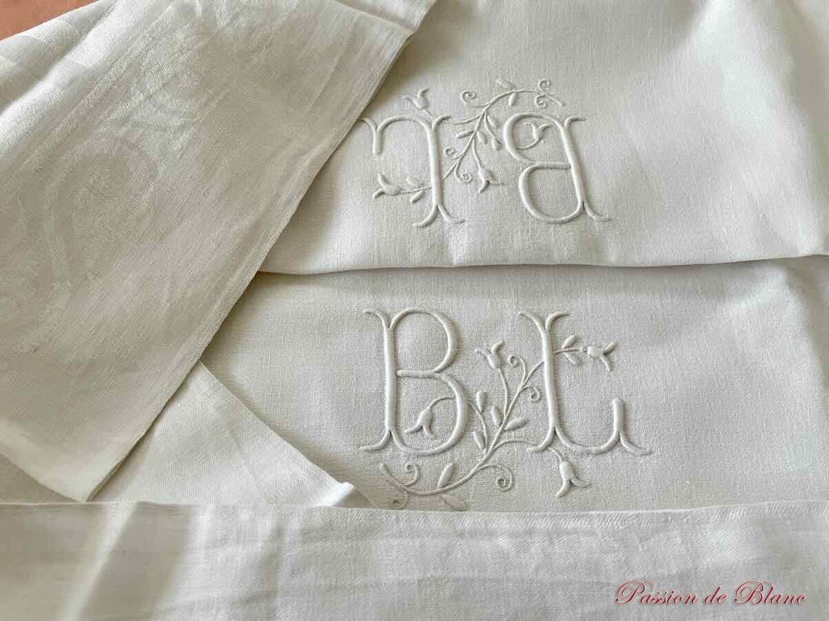 Nappe en damassé de lin fin, motifs tissés et 2 monogrammes BL – Image 7