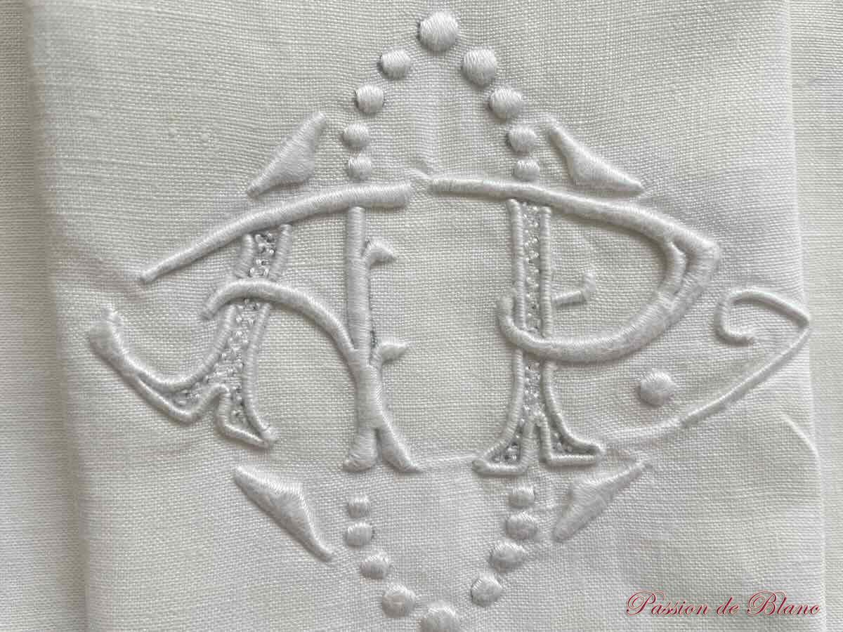Paire taies monos AP ou SP, broderie main, toile de lin avec dentelle aux fuseaux et rabat. – Image 4