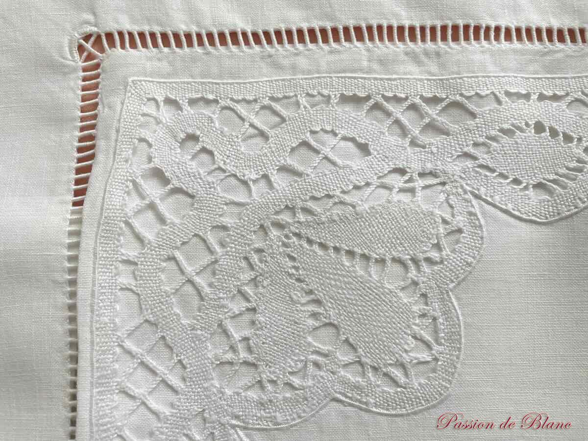 Paire taies monos AP ou SP, broderie main, toile de lin avec dentelle aux fuseaux et rabat. – Image 3