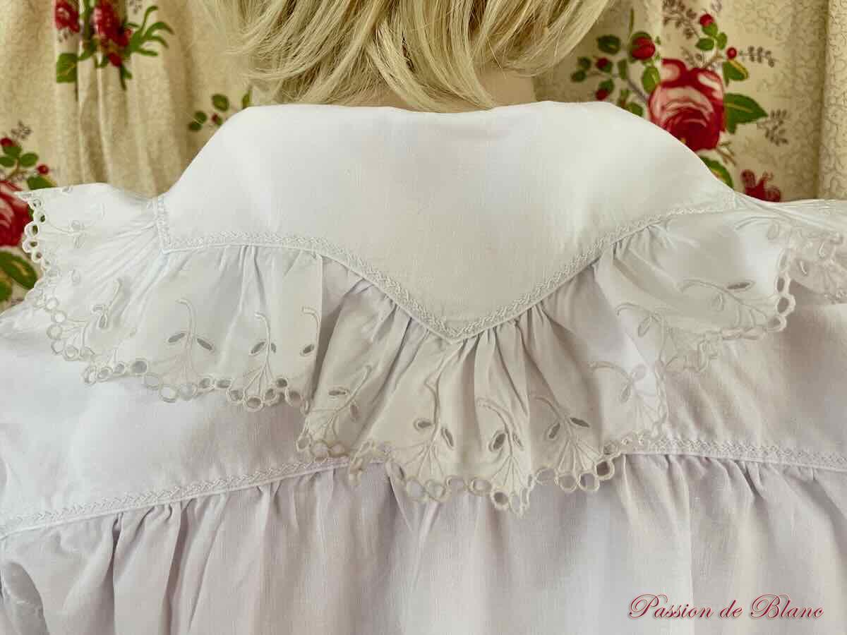 Chemisier en coton enjolivé de volants brodés et plis nervurés – Image 5