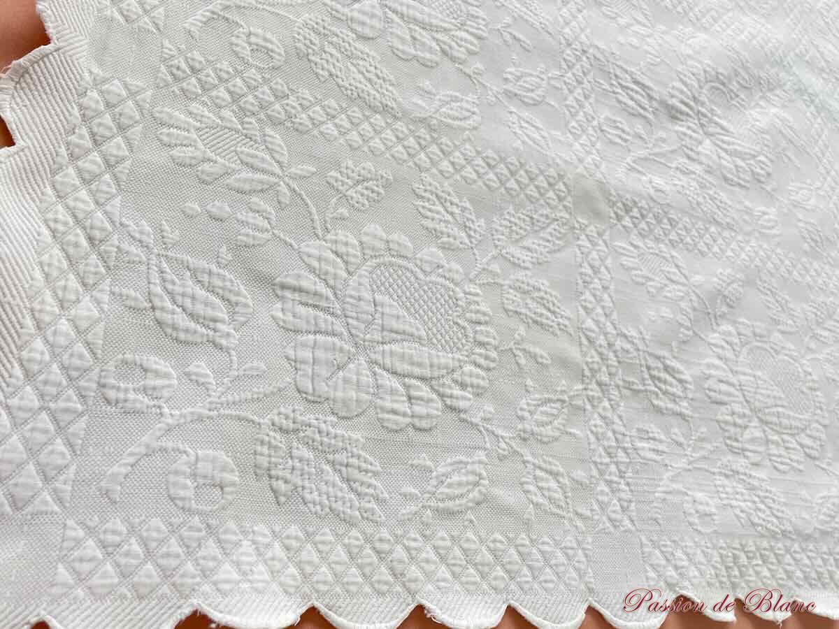 Couverture piqué plat feston