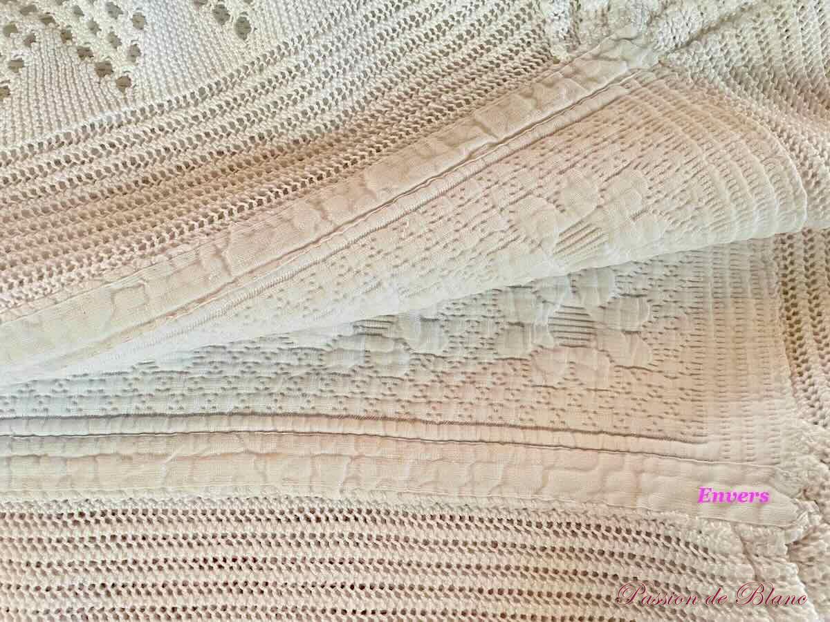 Belle couverture en piqué Marseillais avec dentelle aux aiguilles – Image 3