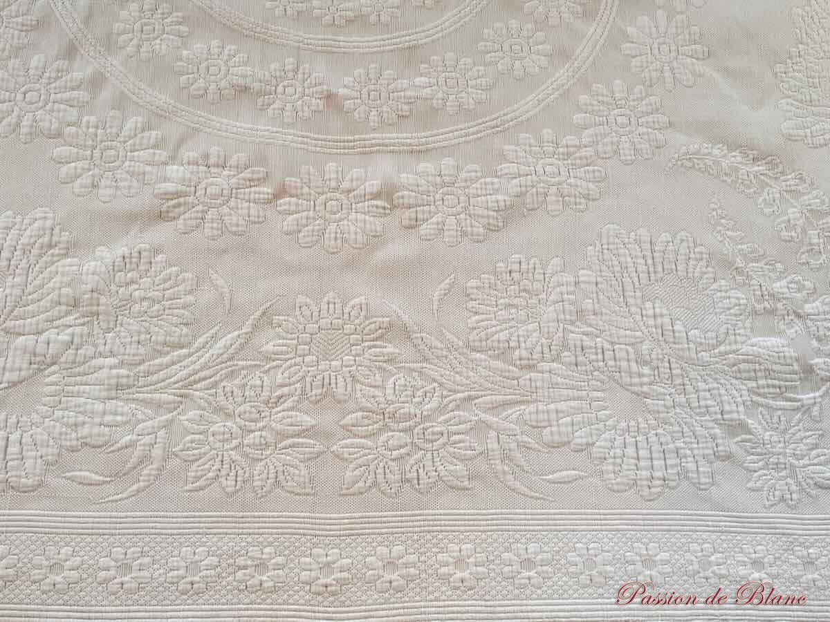 Belle couverture en piqué Marseillais avec dentelle aux aiguilles – Image 4